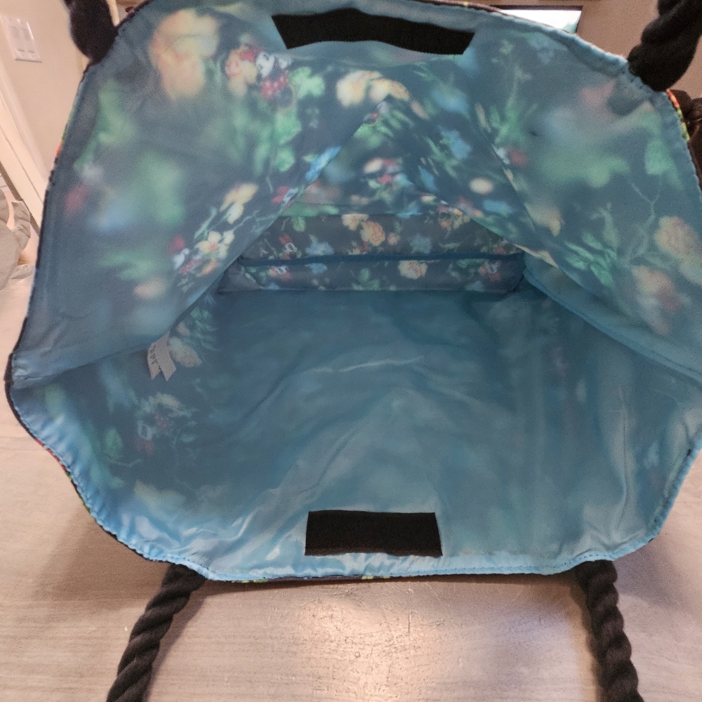 Disney Minnie Mouse Tote - Picture 3 of 5
